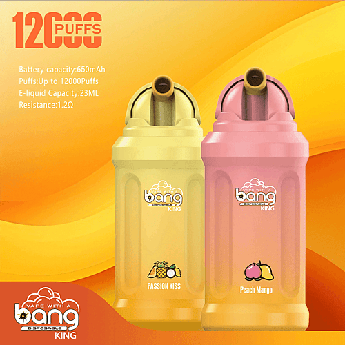 Zwei gelbe und rosafarbene Einweg-Vaporizer mit der Aufschrift „bang KING“ und den Geschmacksrichtungen „Passion Kiss“ und „Peach Mango“ auf einem orangefarbenen Hintergrund mit Farbverlauf. Der Text auf dem Bild erwähnt 12.000 Züge, 650-mAh-Akku und 23 ml E-Liquid-Kapazität.