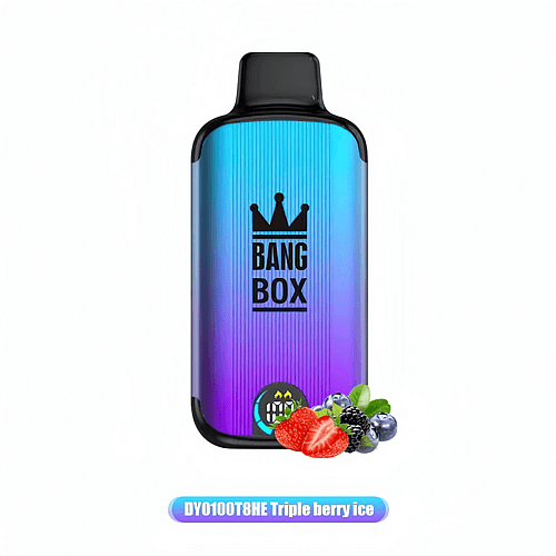 Un dispositivo per svapare Bang Box con una finitura sfumata dal blu al viola e un'immagine di frutti di bosco misti (fragola, mirtillo, mora) nella parte inferiore, con l'etichetta "DY0100T8HE Triple berry ice".