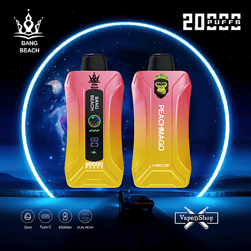 Ein farbenfrohes Dampfgerät mit den Markennamen „BANG BEACH“ und „PEACHMAGO“, das eine digitale Anzeige aufweist und mit „20.000 PUFFS“ beschriftet ist. Der Hintergrund zeigt eine futuristische Nachtszene mit einem leuchtenden Ring und der Silhouette eines Autos.