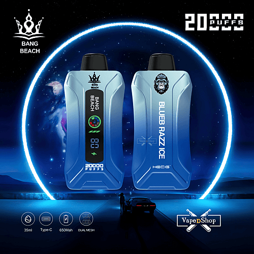 Zwei blaue Einweg-Vaporizer mit der Aufschrift „Bang Beach“ und „Blue Razz Ice“ mit 20.000 Zügen, Typ-C-Ladefunktion, 35 ml Fassungsvermögen, 650 mAh-Akku und Dual-Mesh-Coil vor einem futuristischen Hintergrund.