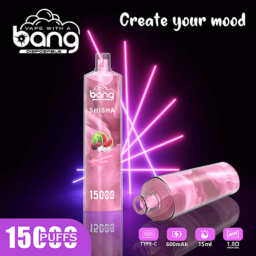 Un dispositivo de vapeo desechable de color rosa con la marca "Bang", etiquetado "Shisha" y sabor "Cherry Watermelon Fuego", con 15.000 bocanadas, batería de 600 mAh y carga tipo C.