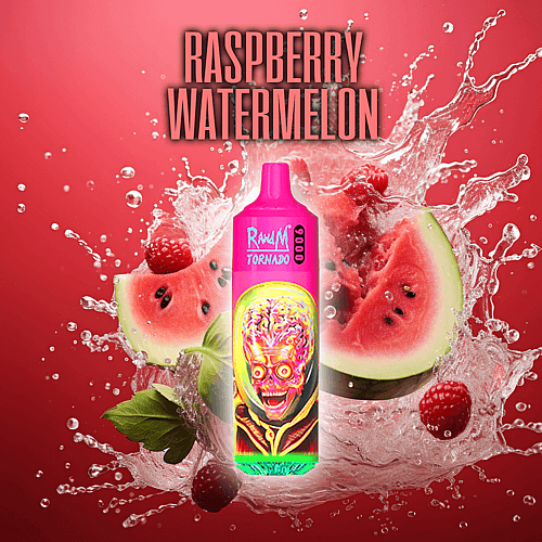 Un dispositivo per svapare dai colori vivaci con l'etichetta "Raspberry Watermelon" raffigurante un alieno, circondato da spruzzi d'acqua, lamponi e fette di anguria su uno sfondo rosso.