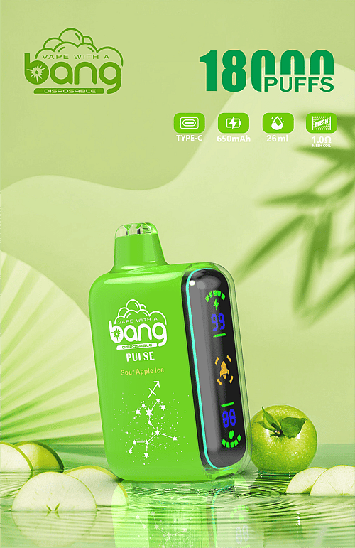 Een groen wegwerp-vape-apparaat met het label "Bang Pulse" met de smaak "Sour Apple Ice", dat "18.000 trekjes" aangeeft en functies als een Type-C-poort, een 650mAh-batterij, een capaciteit van 26 ml en een 1,0Ω mesh-coil op een digitaal scherm.