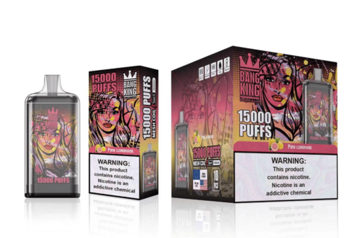 Emballage de l'appareil à vapotage Bang King avec l'inscription « 15 000 bouffées », saveur « limonade rose », avec une illustration colorée du visage d'une femme et une étiquette d'avertissement sur la nicotine indiquant : « Ce produit contient de la nicotine. La nicotine est une substance chimique addictive. »